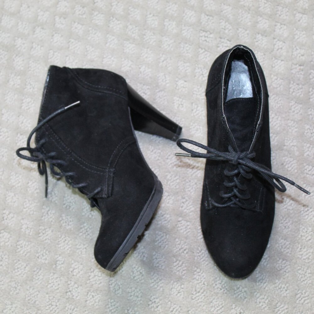 Rialto Size 7.5M Black Faux Suede Lace Up Ankle Booties 3.5" Heel